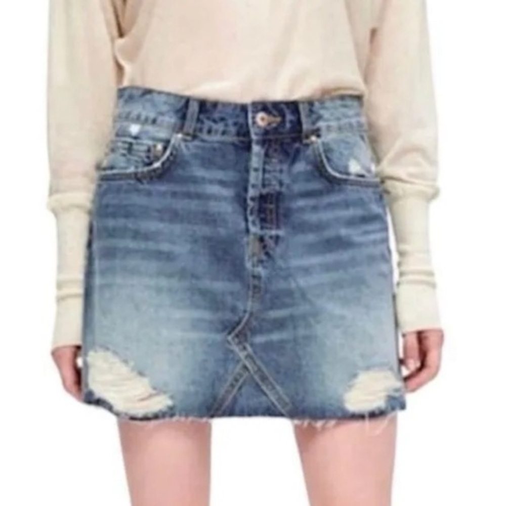 ZARA Denim Distressed Mini Skirt, Size XS, Button Fly, Raw Hem, Fraying, EUC - Picture 4 of 11